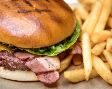 Fernandez Burger and Chips
